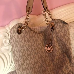 Cream Micheal Kors Purse!